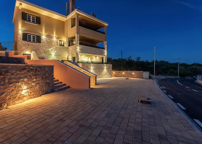 Teona Luxury Studio Apartment With Jacuzzi And Terrace Sea View